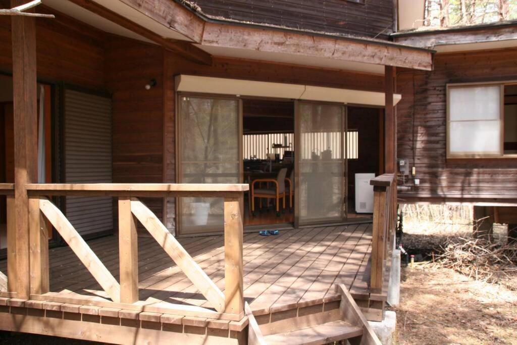 北軽井沢の貸別荘一棟貸し切り-庭とウッドデッキつき Azumaiokozan Bagian luar foto