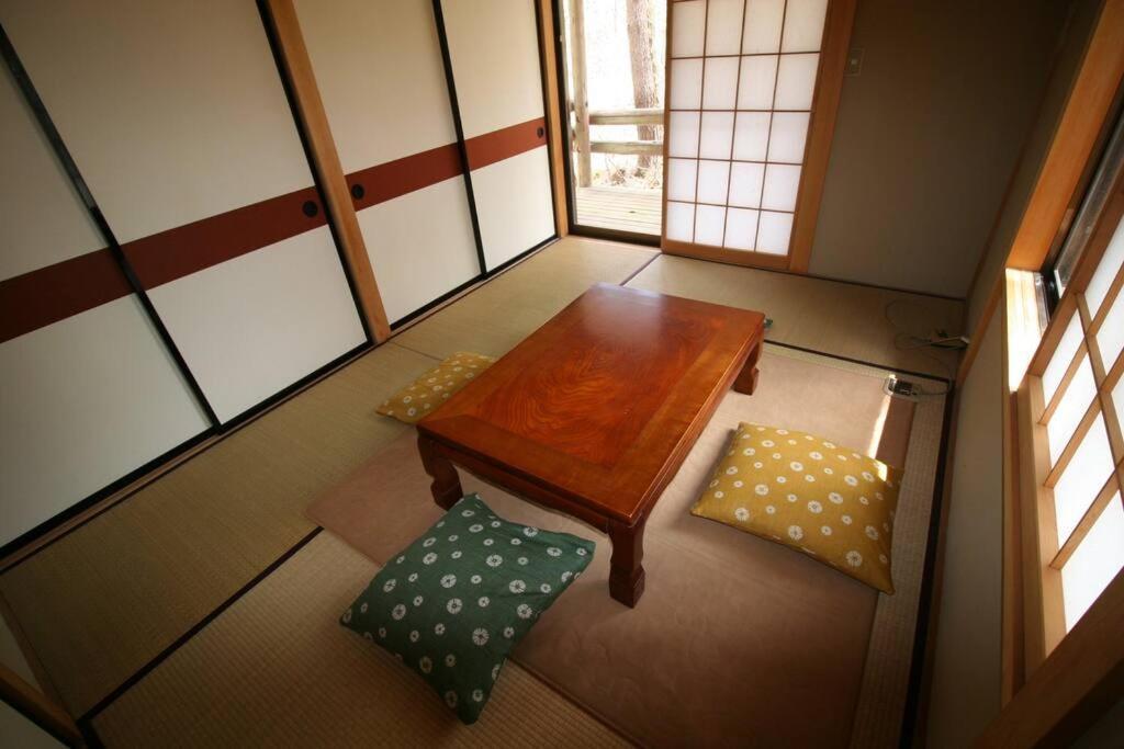北軽井沢の貸別荘一棟貸し切り-庭とウッドデッキつき Azumaiokozan Bagian luar foto