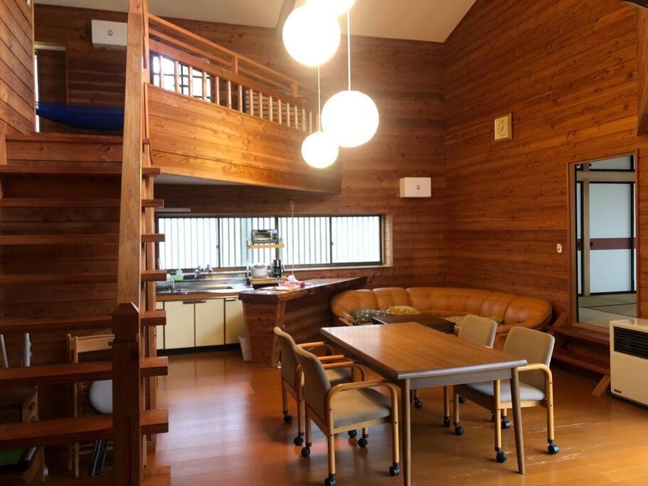 北軽井沢の貸別荘一棟貸し切り-庭とウッドデッキつき Azumaiokozan Bagian luar foto