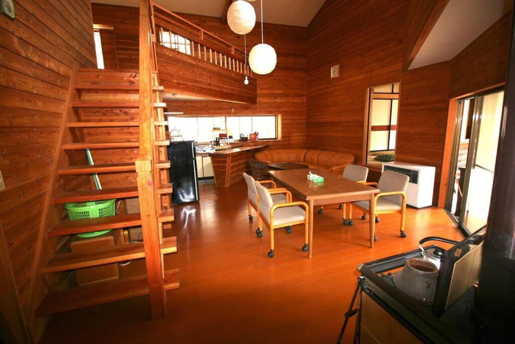 北軽井沢の貸別荘一棟貸し切り-庭とウッドデッキつき Azumaiokozan Bagian luar foto