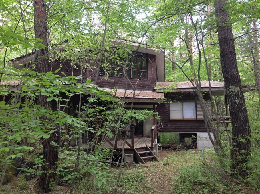 北軽井沢の貸別荘一棟貸し切り-庭とウッドデッキつき Azumaiokozan Bagian luar foto