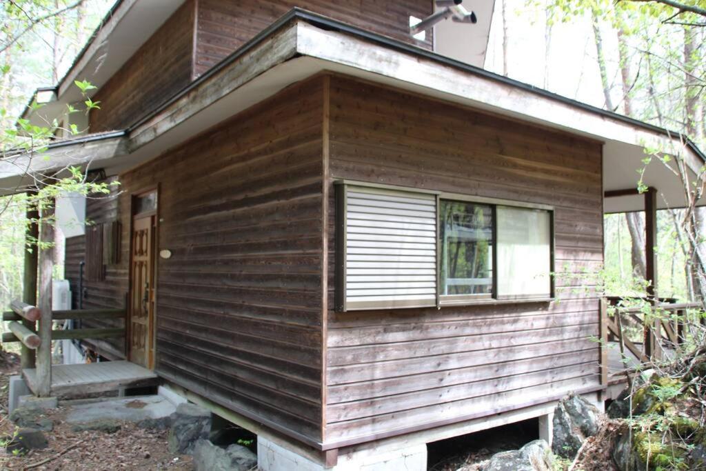 北軽井沢の貸別荘一棟貸し切り-庭とウッドデッキつき Azumaiokozan Bagian luar foto